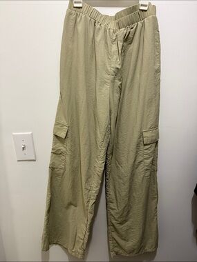 PACSUN Womens Relaxed Cargo Pants in Khaki- elastic band